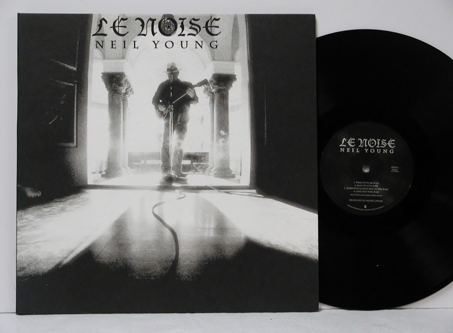 - YOUNG Le Noise ORIGINAL 2010 Gatefold LP Foil Matrix Number 1-525956 - auction details
