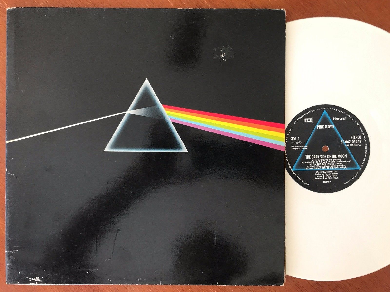 Pink Floyd Dark Side of the Moon обложка