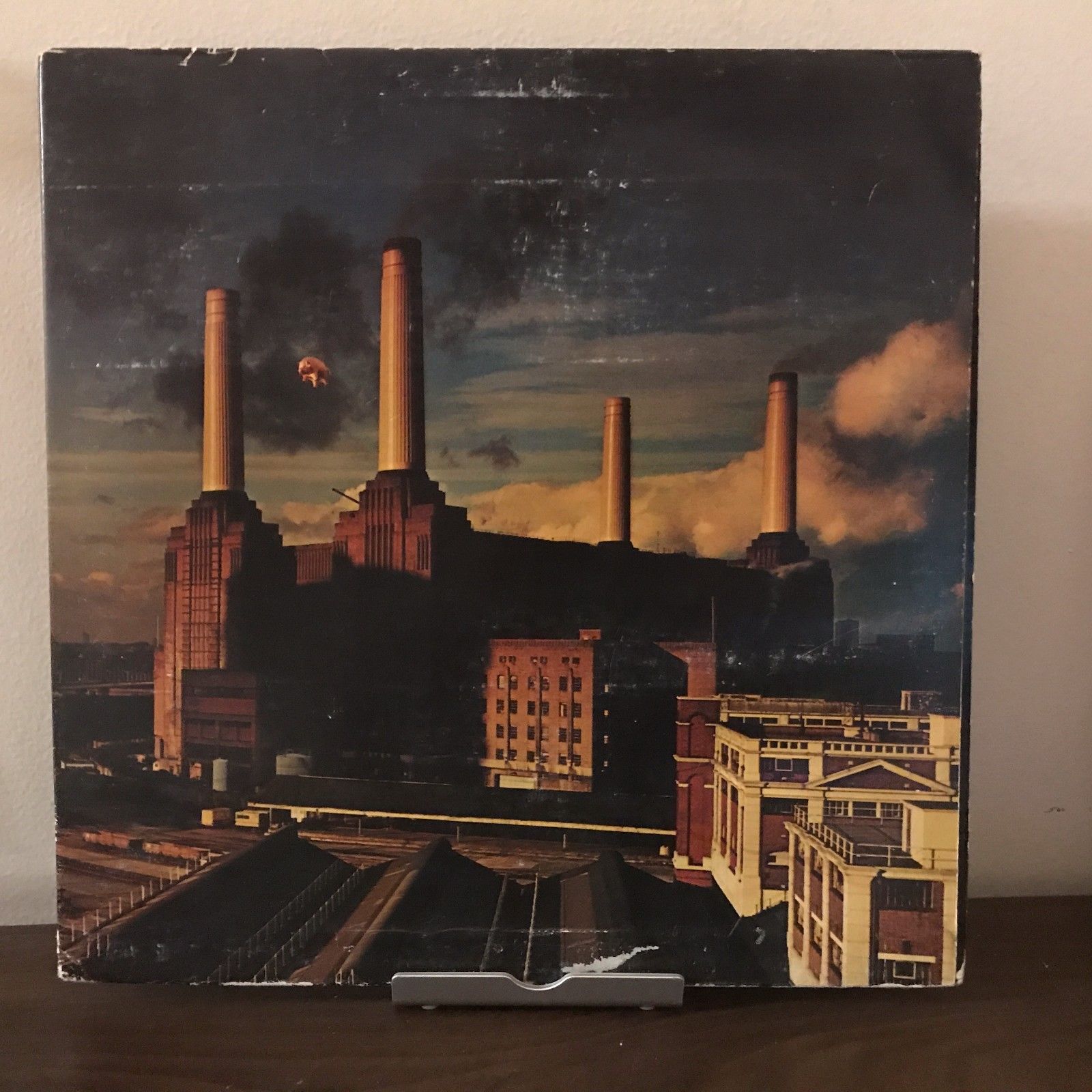 Флойд энималс. Pink Floyd animals 1977. Пинк Флойд 1977 Энималс. Pink Floyd animals винил. Pink Floyd альбом Энималс завод.