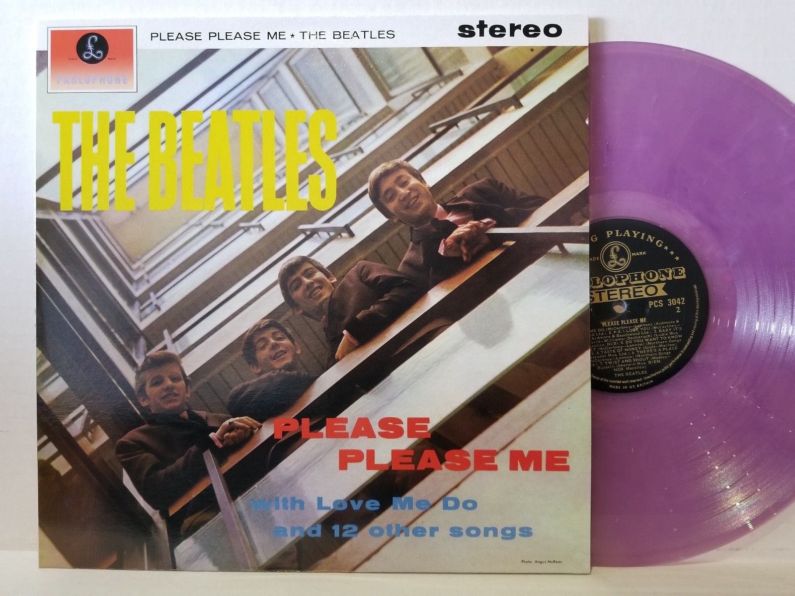 Альбом пожалуйста. The Beatles please please me 1963. The Beatles обложка альбома 1963 please please me. Please please me the Beatles обложка. Первый альбом Beatles.